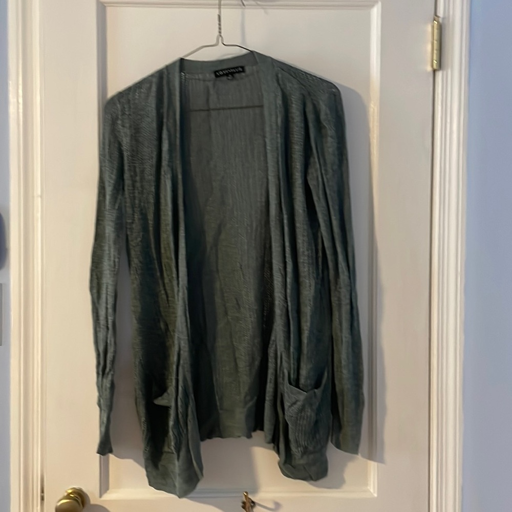 Green sweater with pockets size xs